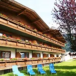 Hotell First Mountain Zillertal Aschau Im Zillertal