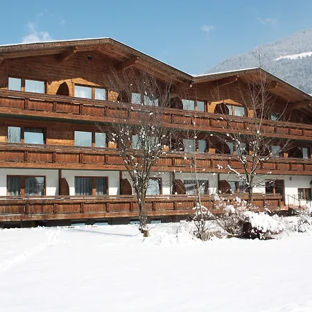 酒店 First Mountain Zillertal 3*