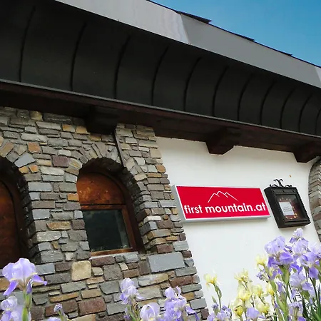 First Mountain Zillertal Otel 3*