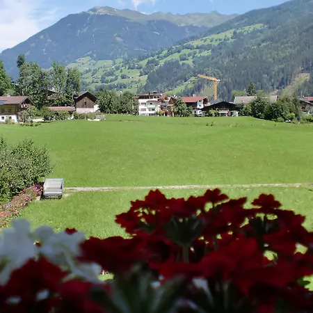 ホテル First Mountain Zillertal