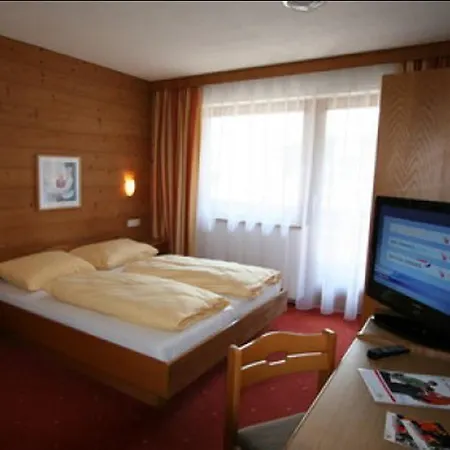 酒店 First Mountain Zillertal 3*