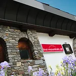 First Mountain Zillertal 酒店 3*