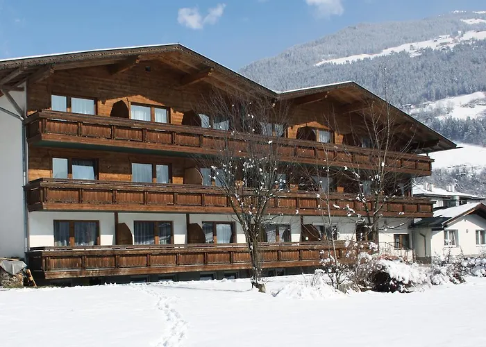 فندق First Mountain Zillertal 3*
